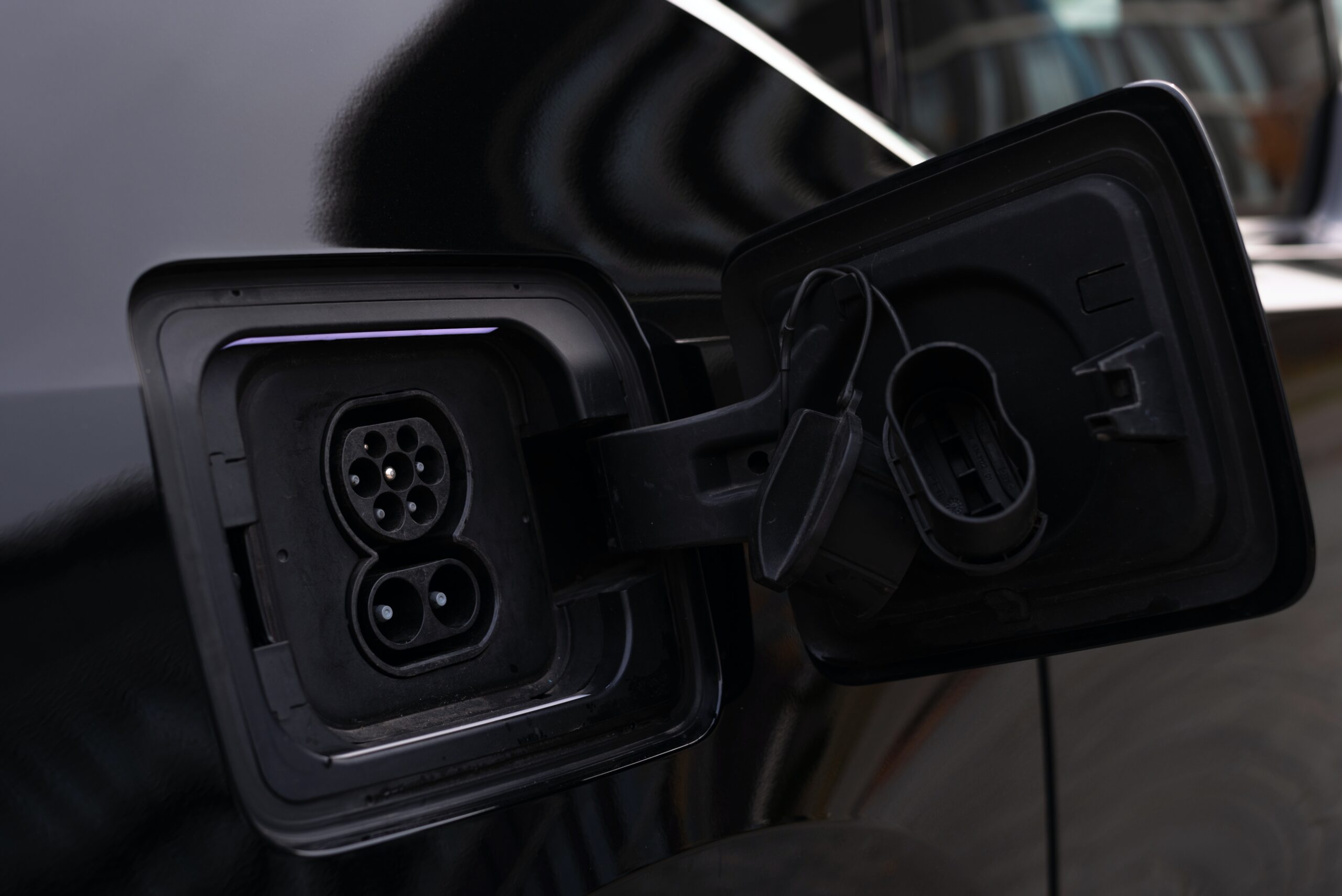 Comment recharger votre voiture électrique, tout savoir sur la recharge de  la batterie et l'entretien voiture électrique.