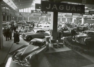 En 1951 au salon de Geneve, le stand Jaguar